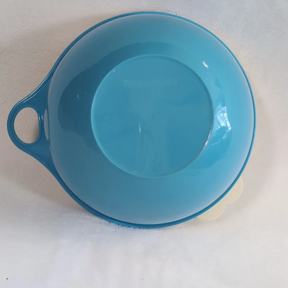 Tupperware Thats A Bowl 4.5L 19 cups‎ Blue Medium Mixing Bowl Thumb Loop Handle